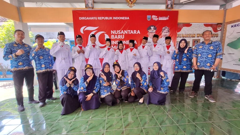 UPACARA PENGIBARAN BENDERA HUT RI KE 79